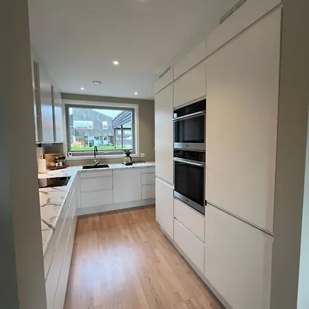 Modern 3 Bedroom House With Garden And Free Parking For Rent In Stavanger During Ons Close To The Airport Nyaraló