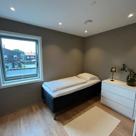 Modern 3 Bedroom House With Garden And Free Parking For Rent In Stavanger During Ons Close To The Airport Nyaraló *