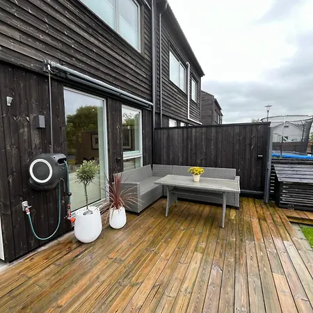 Nyaraló Modern 3 Bedroom House With Garden And Free Parking For Rent In Stavanger During Ons Close To The Airport *