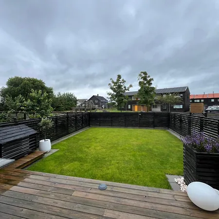 Nyaraló Modern 3 Bedroom House With Garden And Free Parking For Rent In Stavanger During Ons Close To The Airport Sola