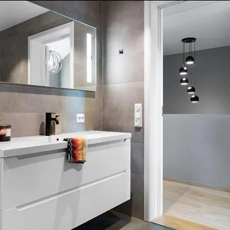 Modern 3 Bedroom House With Garden And Free Parking For Rent In Stavanger During Ons Close To The Airport * Sola