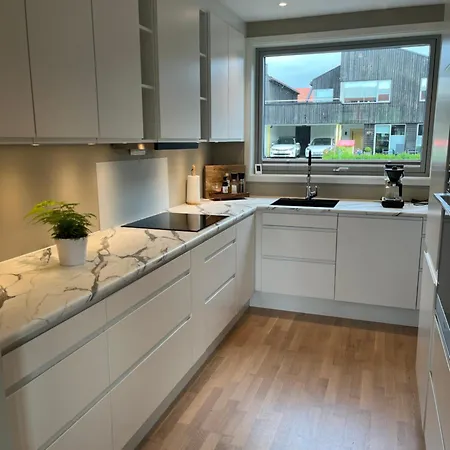 Modern 3 Bedroom House With Garden And Free Parking For Rent In Stavanger During Ons Close To The Airport * Sola