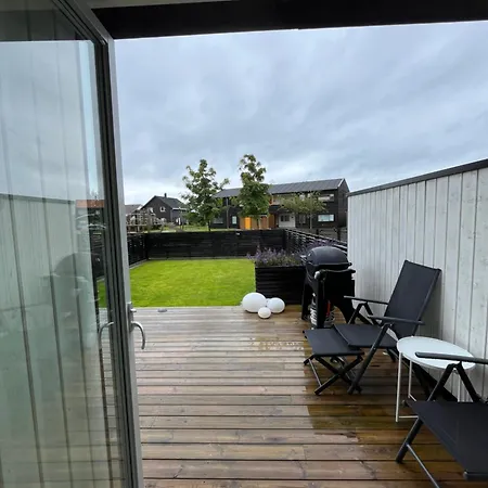 Дом отдыха Modern 3 Bedroom House With Garden And Free Parking For Rent In Stavanger During Ons Close To The Airport