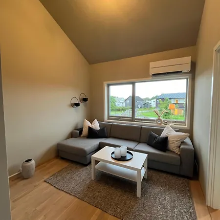 Modern 3 Bedroom House With Garden And Free Parking For Rent In Stavanger During Ons Close To The Airport Дом отдыха *